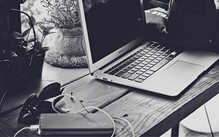 九游电竞中心-长传长射：场上那些令人震惊的远距离奇迹，长传集锦